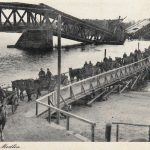 1940 Zburzony most kolejowo-drogowy na Narwi.